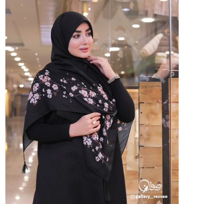 روسری کرپ نخ وسط ساده حاشیه گل