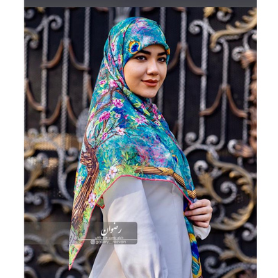 روسری با ایستایی عالی طرح پرطرفدار طاووس