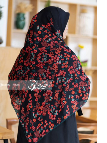 روسری طرح مشکی وسط ساده گلریز قرمز