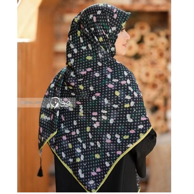 روسری طرح بابونه خالدار