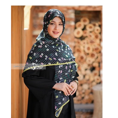 روسری طرح بابونه خالدار