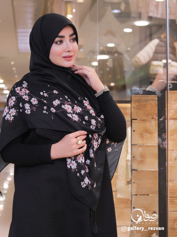 روسری کرپ نخ وسط ساده حاشیه گل