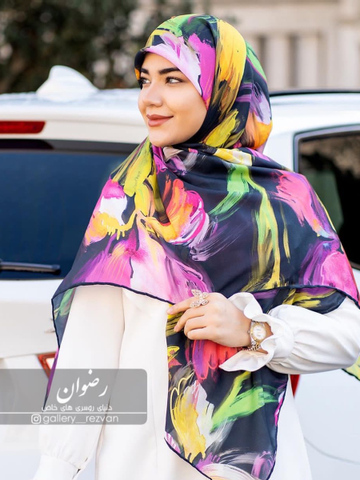 روسری آبرنگی زمینه مشکی