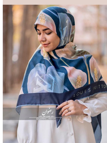 روسری کرپ نخ زمینه مشکی طرح میخک ال وی