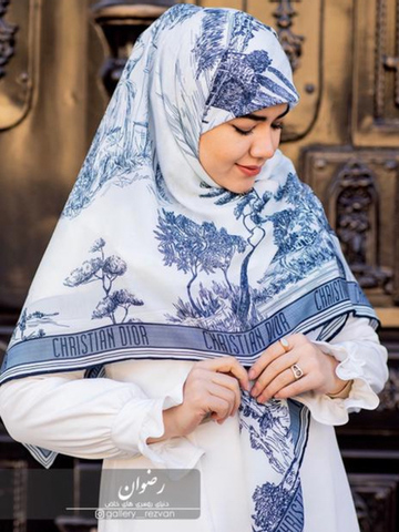 روسری نخی با ایستایی عالی طرح طبیعت زمینه سفید و سرخابی
