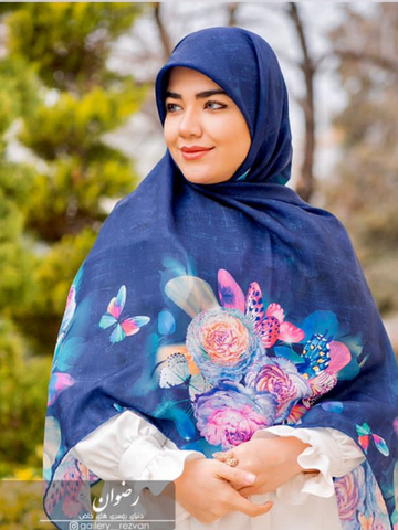 روسری کرپ نخ با ایستایی عالی طرح گل و پروانه رنگی قواره 140