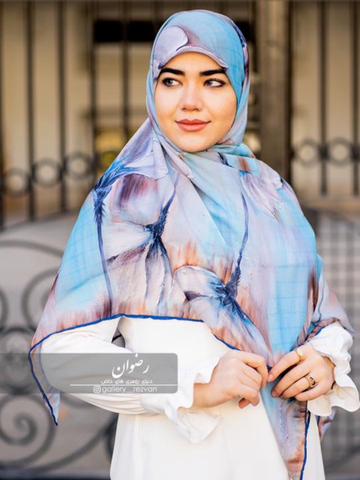 روسری کرپ نخ با ایستایی عالی طرح گل نقره ای