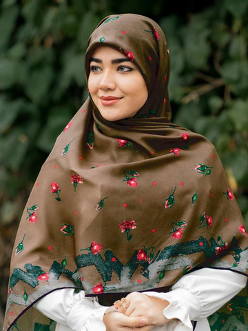 روسری کرپ نخ با ایستایی عالی طرح گل رز خالدار با رنگبندی