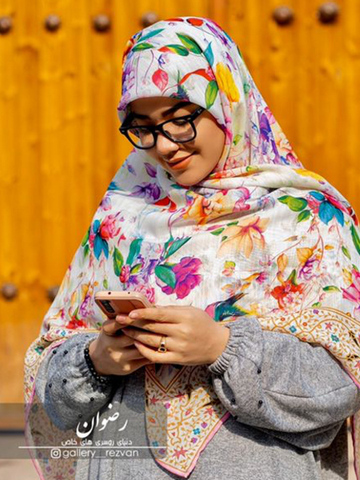 روسری نخی طرح گلگلی حاشیه دار