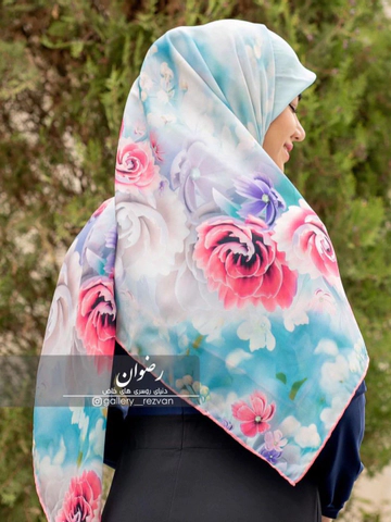 روسری کرپ نخ طرح گل صورتی ابرنگی قواره 140
