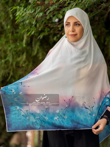 روسری سوپرنخ طرح گل ریز آبی وسط ساده قواره 140