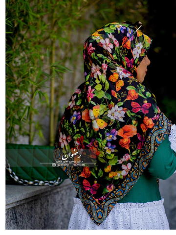 روسری سوپرنخ باایستایی عالی طرح گل و پروانه و برگ حاشیه دار قواره 140