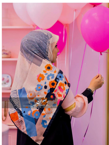 روسری سوپرنخ باایستایی عالی طرح هندسی و گل نارنجی قواره 140