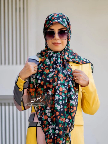 روسری کرپ نخ طرح گل ریز قرمز