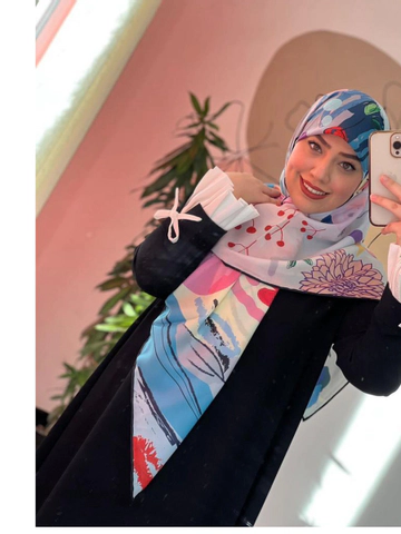 روسری کرپ نخ باایستایی عالی طرح نقاشی ابرنگی قواره 140