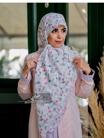 روسری نخی درجه یک طرح گلریز ابرنگی قواره 120 دوردستدوز