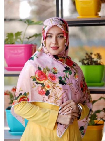 روسری کرپ نخ باایستایی عالی طرح رز سه بعدی صورتی قواره 140