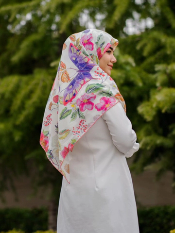 روسری نخی درجه یک طرح گلدوزی پروانه قواره 120 دوردستدوز