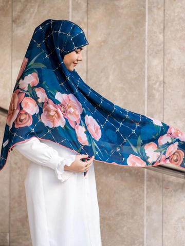 روسری نخی درجه یک طرح لوزی سورمه ای قواره 120 دوردستدوز