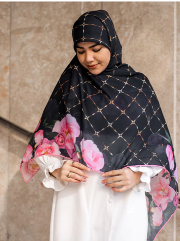 روسری نخی درجه یک طرح لوزی مشکی قواره 120 دوردستدوز
