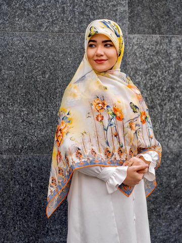 روسری نخی درجه یک طرح گل و پروانه حاشیه دارقواره 120 دوردستدوز