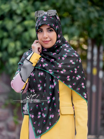 روسری طرح گلریز صورتی زمینه مشکی