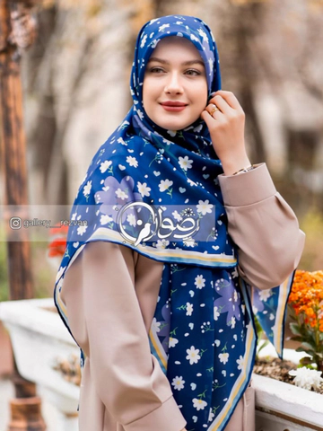 روسری طرح بابونه زمینه سورمه ای
