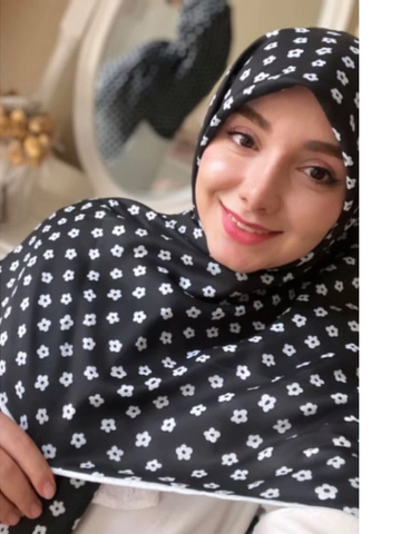 روسری کرپ نخ باایستایی عالی طرح مشکی گلریز قواره140