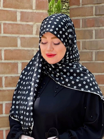 روسری طرح مشکی گل ریز