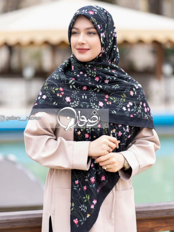 روسری طرح شاخه گل بلند زمینه مشکی