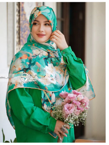 روسری باایستایی عالی طرح شکوفه