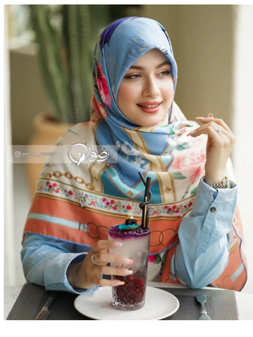 روسری نخی طرح گل و لوستر حاشیه دار قواره 120 دوردستدوز