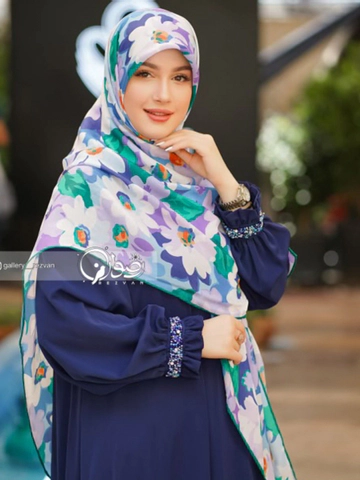 روسری کرپ نخ طرح بابونه آبرنگی قواره 140 دوردستدوز