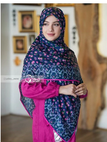 روسری کرپ نخ طرح رز کوچک حاشیه دار