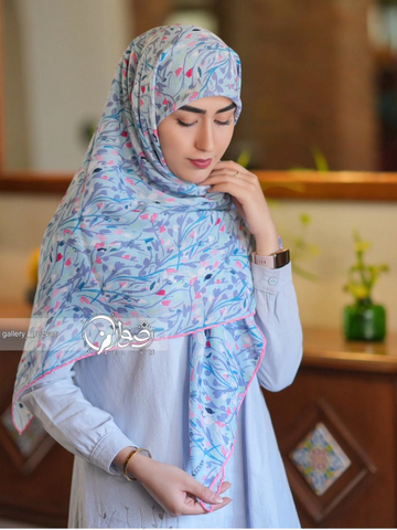 روسری کرپ نخ طرح مارپیچ ابی روشن