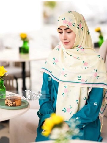 روسری کرپ نخ طرح بابونه خالدار
