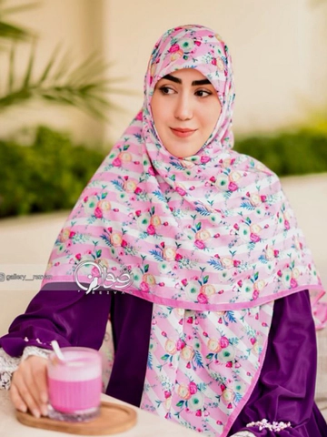 روسری کرپ نخ طرح گل پیچ صورتی