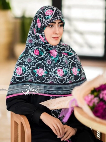 روسری کرپ نخ رضوان طرح قاب گل
