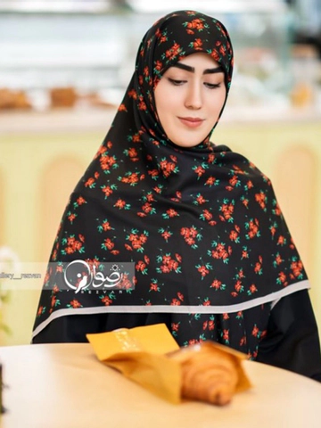 روسری کرپ نخ‌رضوان طرح گلسرخ
