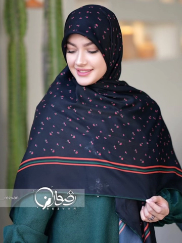 روسری طرح گل ریز حاشیه دار