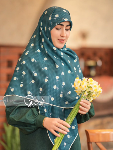 روسری طرح بابونه خالدار کله غازی