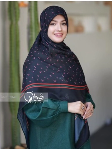 روسری نخی طرح گلریزحاشیه دار قواره 120